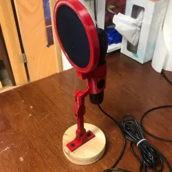Desktop microphone with pop screen