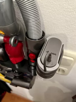 Dyson plug bracket - upside down