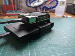 GeekPi + UGREEN SATA Case Mount