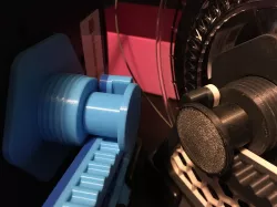 Gravity spool holder smooth gear