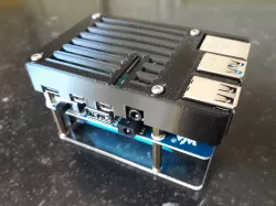 Raspberry Pi 4 with waveshare UPS hat B case