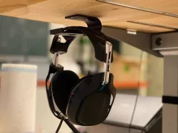 Simple under the desk headphone/headset holder/Kopfhörerhalterung