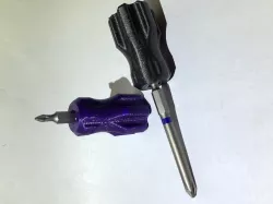 BIT HOLDER WITH GRIP