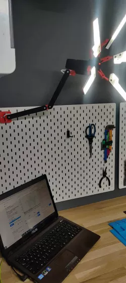 Desk Stranding - IKEA Skadis mount