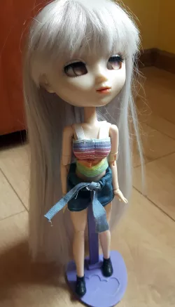 Doll stand