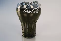 GLASS COKE WITH ICE