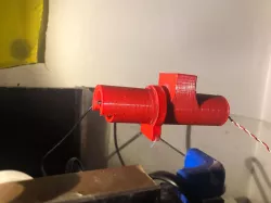 automatic fishtreat dispenser