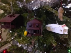 House & Cabin Models/Ornaments