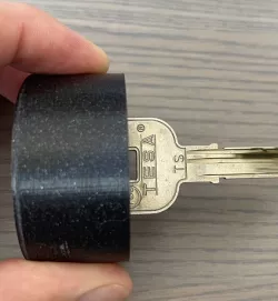 Flat door key knob