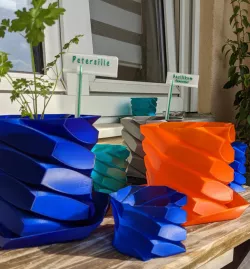 Plant Pot / Planter sixSwirl