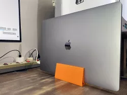 BookLine Stand for Macbook Pro