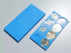 Estuche para monedas uruguayas (Uruguayan coin case). Peso Uruguayo, primera serie (1994-2008).