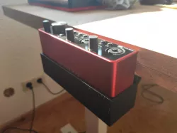 Focusrite Scarlett 2i2 3rd Gen. vertical holder mount