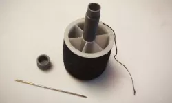 Needle container