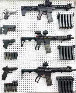AR15, SMG Gun Hanger for Pegboard 
