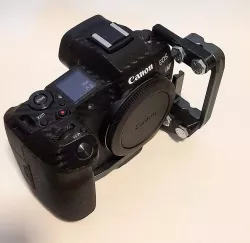 Fully Articulating Screen mod for Ellie L-Bracket on EOS R