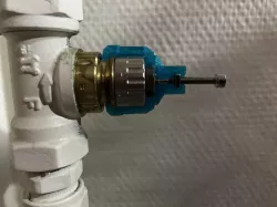Radiator valve - manual setting model