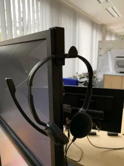 Headset-Haken für den Monitor / Monitor Headset Hook