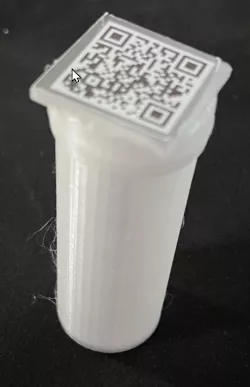 Quarter holder with QR Code spot for Stern Insider