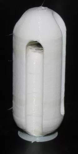 Wire antenna isolator