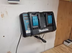 Makita DC18RD wall mount