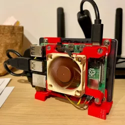Raspberry Pi 4 (Pi4) stand for SSD, with fun Noctua NF-A4X10 5V 40x10mm 