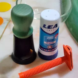 R89 safety razor clone.  Safety Razor HC Remix with screw bolt