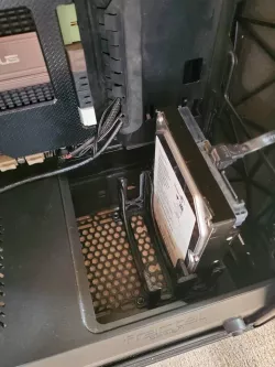 Meshify C Vertical 3.5" HDD