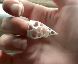 ornate finger claw