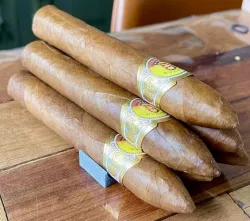 Cigar Holder Pyramid