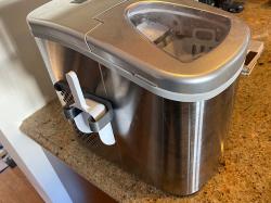 Ice Scooper Holder for Frigidaire EFIC117 Ice Maker by Savage, Download  free STL model