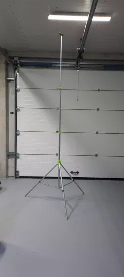 metal tripod... BIG...height 3m