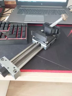 IGUS sample  desk vice