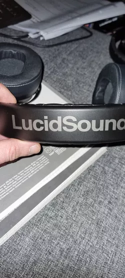 LucidSound LS35X Rotating hinge for earphones