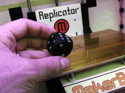 Dice with coloured dots (Dual Extrusion)