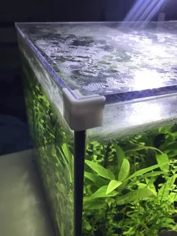 Aquarium lid corner