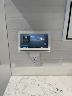 Echo Show 5 Deco Outlet Shelf