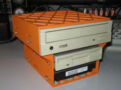 Freestanding PC drive cage