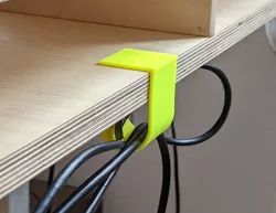 Desk Hugger V2 (fully customizable)