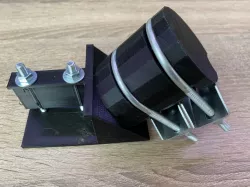 Solarpanel antenna mounting