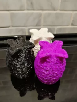 Alien Themed Salt and Pepper Shaker - Alien Egg Open