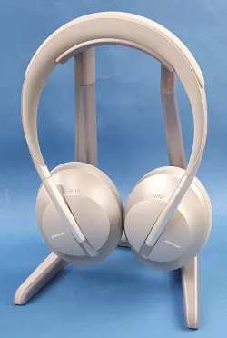Form-fitting headphone stand
