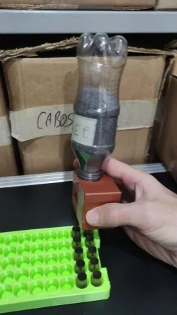Powder (gunpowder) dispenser