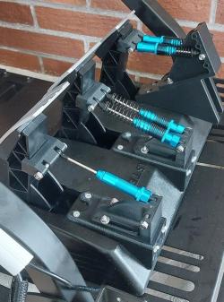 3D Printable Separador pedales Thrustmaster T3PA-PRO by daniel los