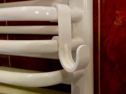 Towel hanger for bathroom radiator