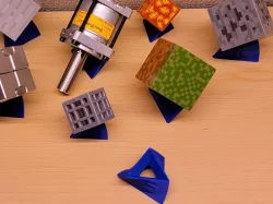 Cube Stand (Twisted)