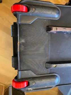 Luggage wheel