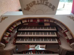 Theatre Pipe Organ Console: Tabs, pull out all stops on your VTPO!