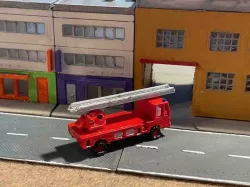 Fire engine 1 - ladder (z-scale)