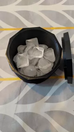 Ice Cube Container - Hielera de Mesa.